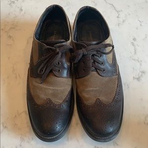 Johnston & Murphy tan/brown oxford lace up shoe.